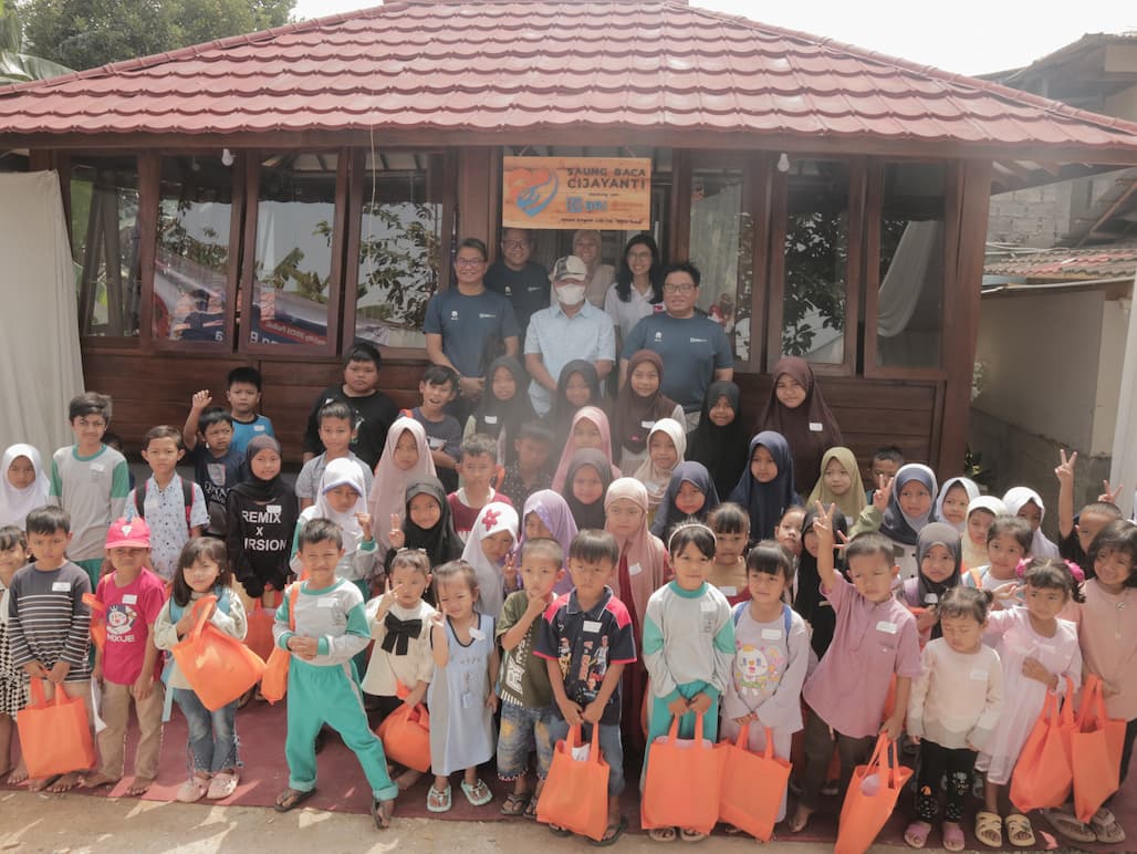 Building a Reading House in Cijayanti Village