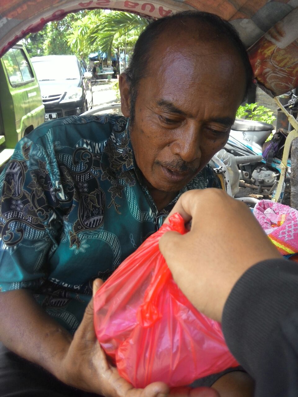 Berbagi Cinta dengan Nasi Sayang