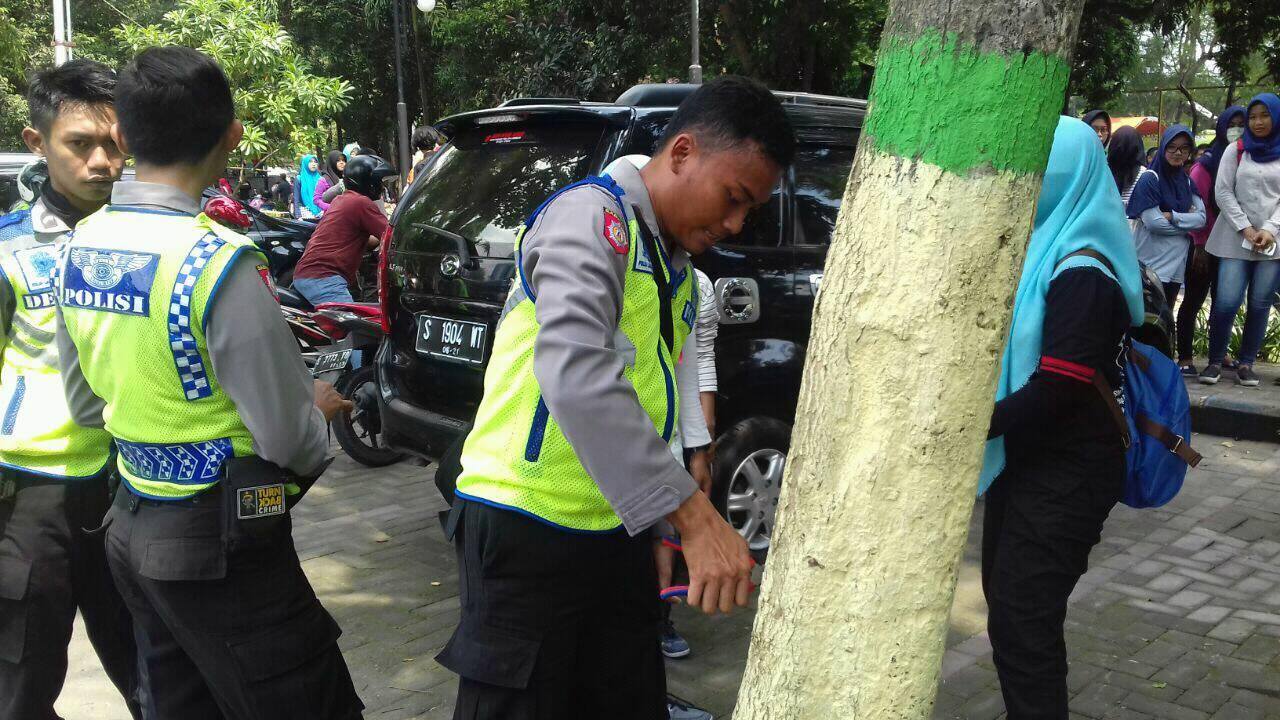 Galeri aktivitas SABER PAKBON (SAPU BERSIH PAKU BANNER DI POHON) ke-3