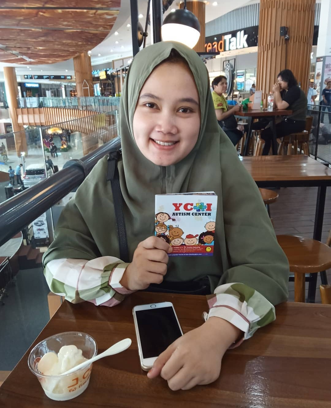 Galeri aktivitas Menjual Buku Voucher untuk donasi anak" autism ke-2