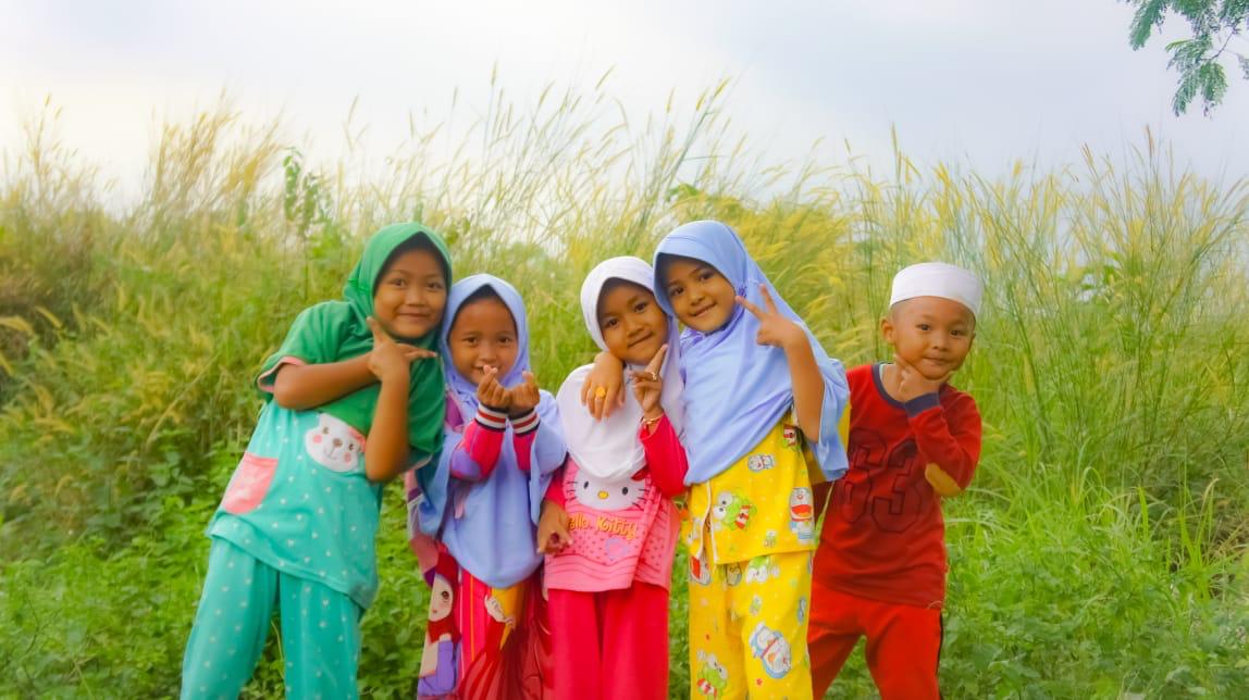 Galeri aktivitas Relawan Pengajar! Anak TK di Saung Baca Suradita ke-4