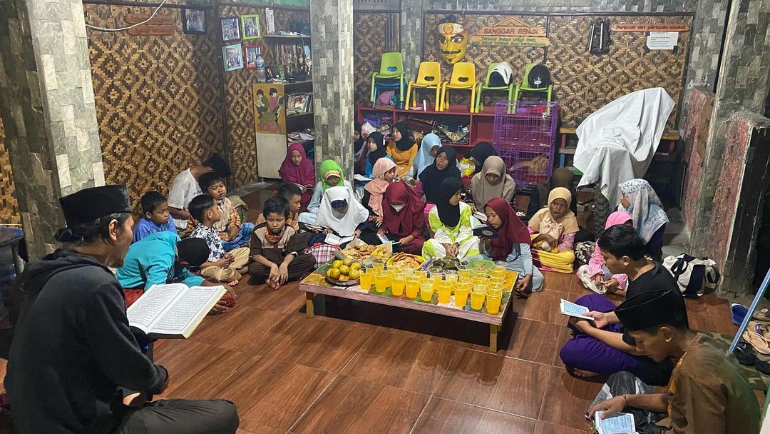 Galeri aktivitas BUKBER DAN BELI BAJU LEBARAN UNTUK ANAK JALANAN ke-4