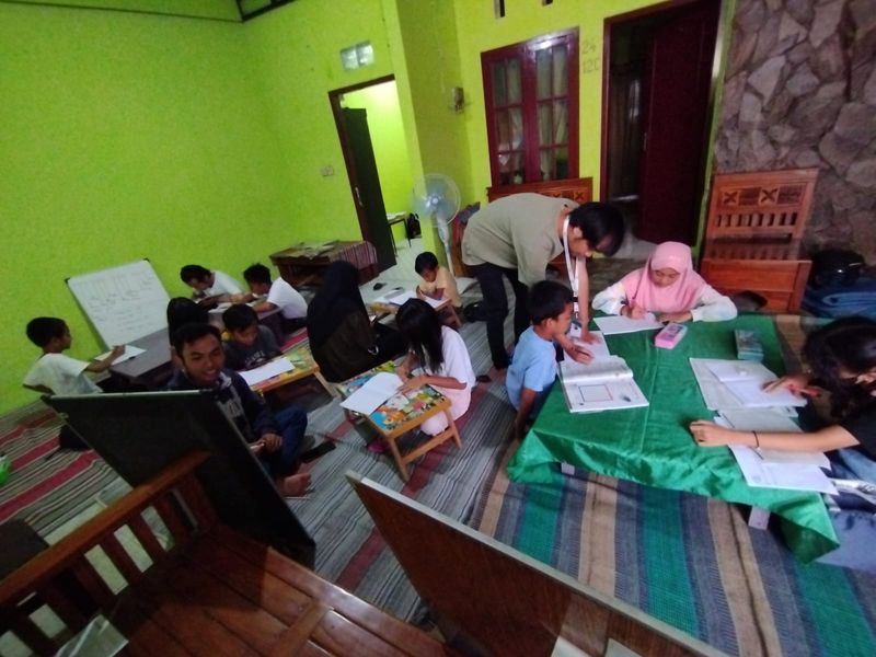 Galeri aktivitas Relawan Agatha English Project (Onsite Class) ke-2