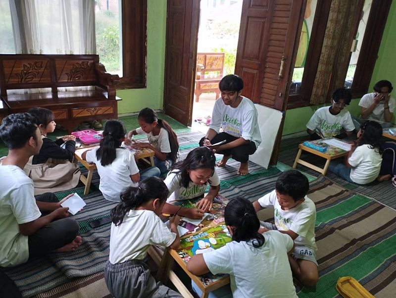 Galeri aktivitas Relawan Agatha English Project (Onsite Class) ke-3