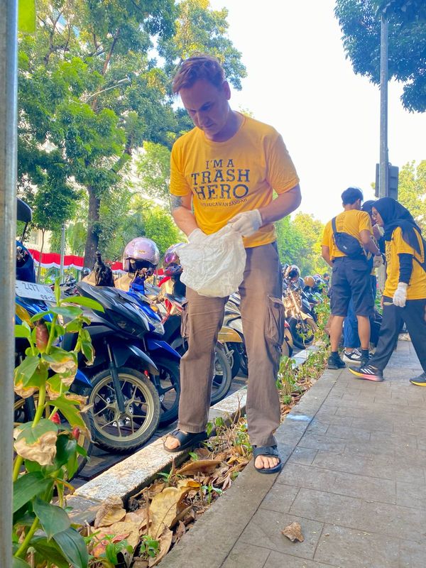 Galeri aktivitas Clean up Trash Hero Jakarta ke-202 ke-11