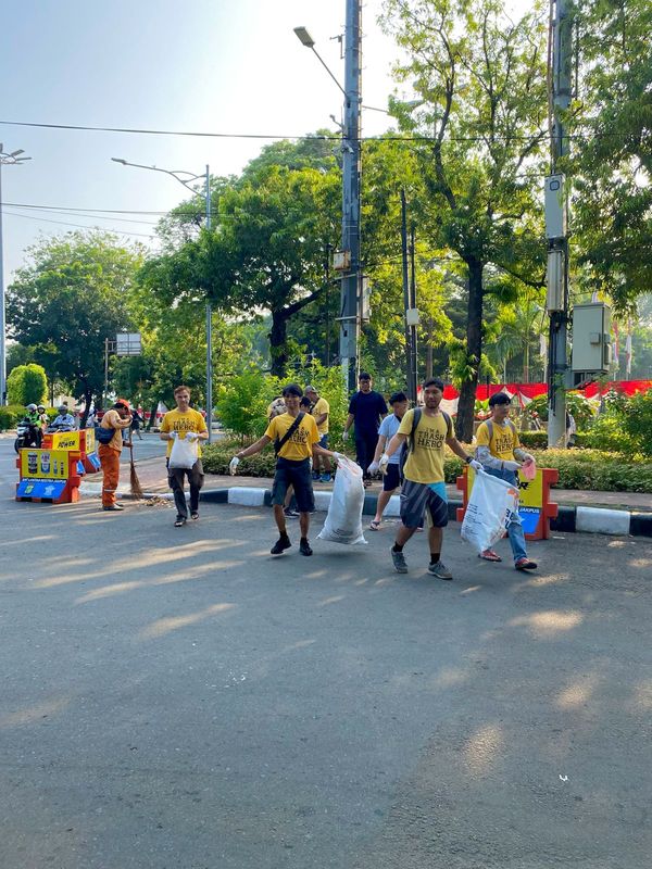 Galeri aktivitas Clean up Trash Hero Jakarta ke-202 ke-12