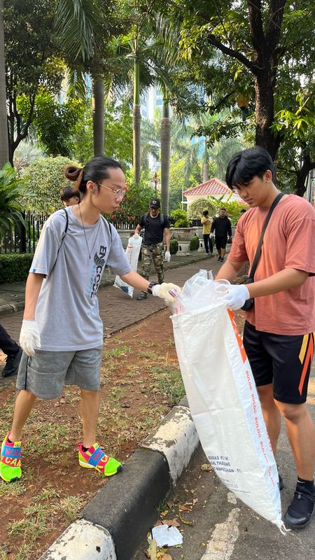 Galeri aktivitas Clean up Trash Hero Jakarta ke-202 ke-13