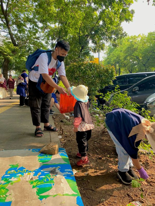 Galeri aktivitas Clean up Trash Hero Jakarta ke-202 ke-17