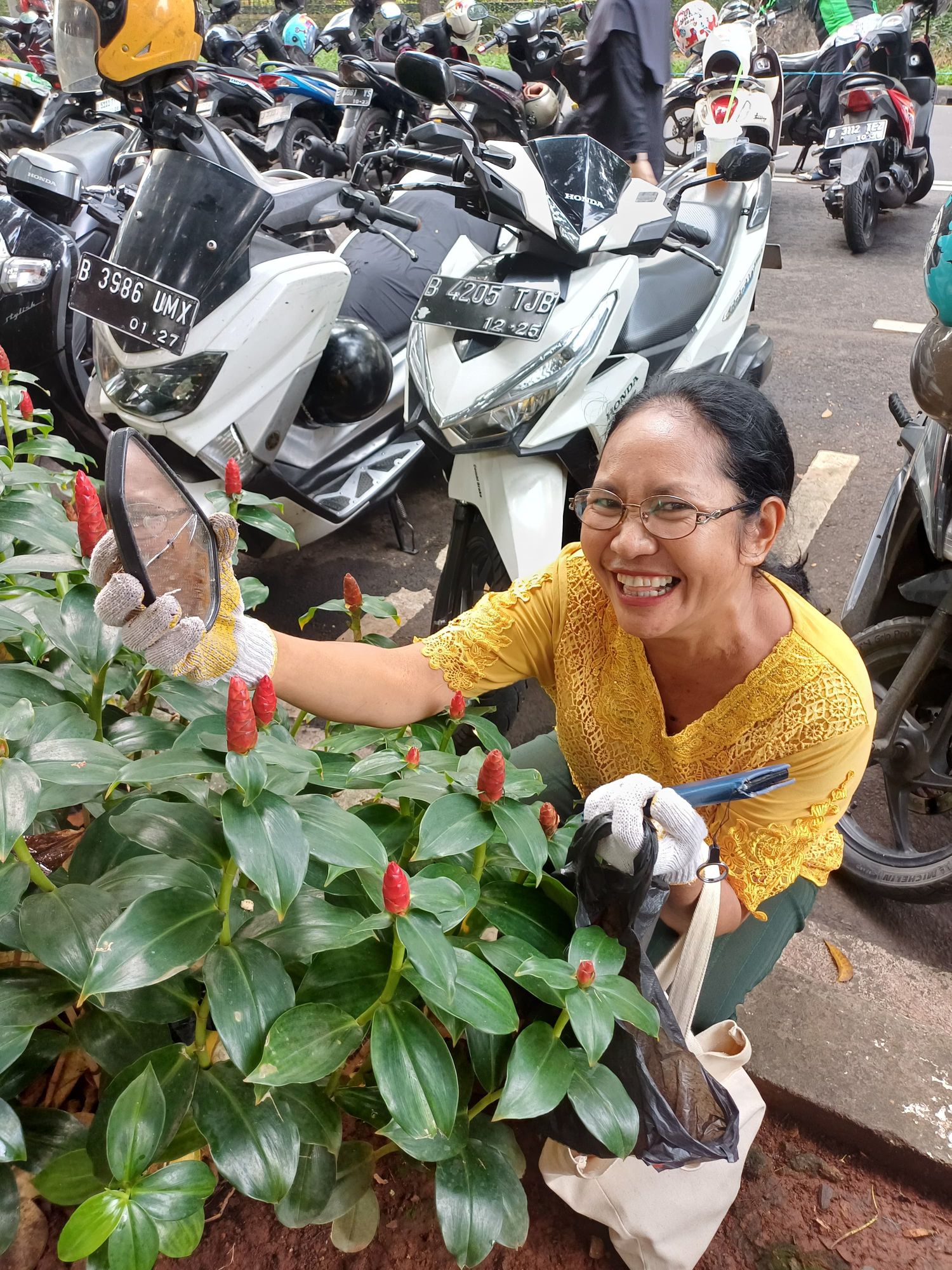 Galeri aktivitas Clean up Trash Hero Jakarta ke-202 ke-18