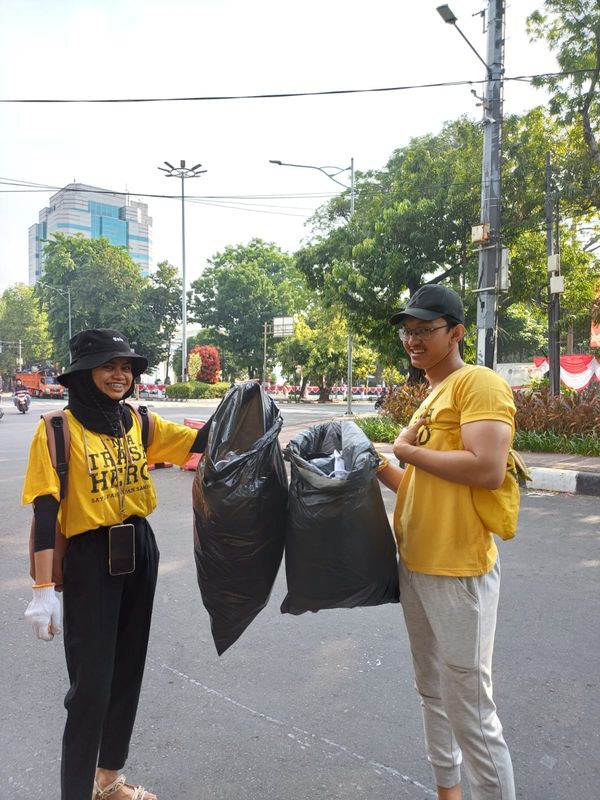 Galeri aktivitas Clean up Trash Hero Jakarta ke-202 ke-22